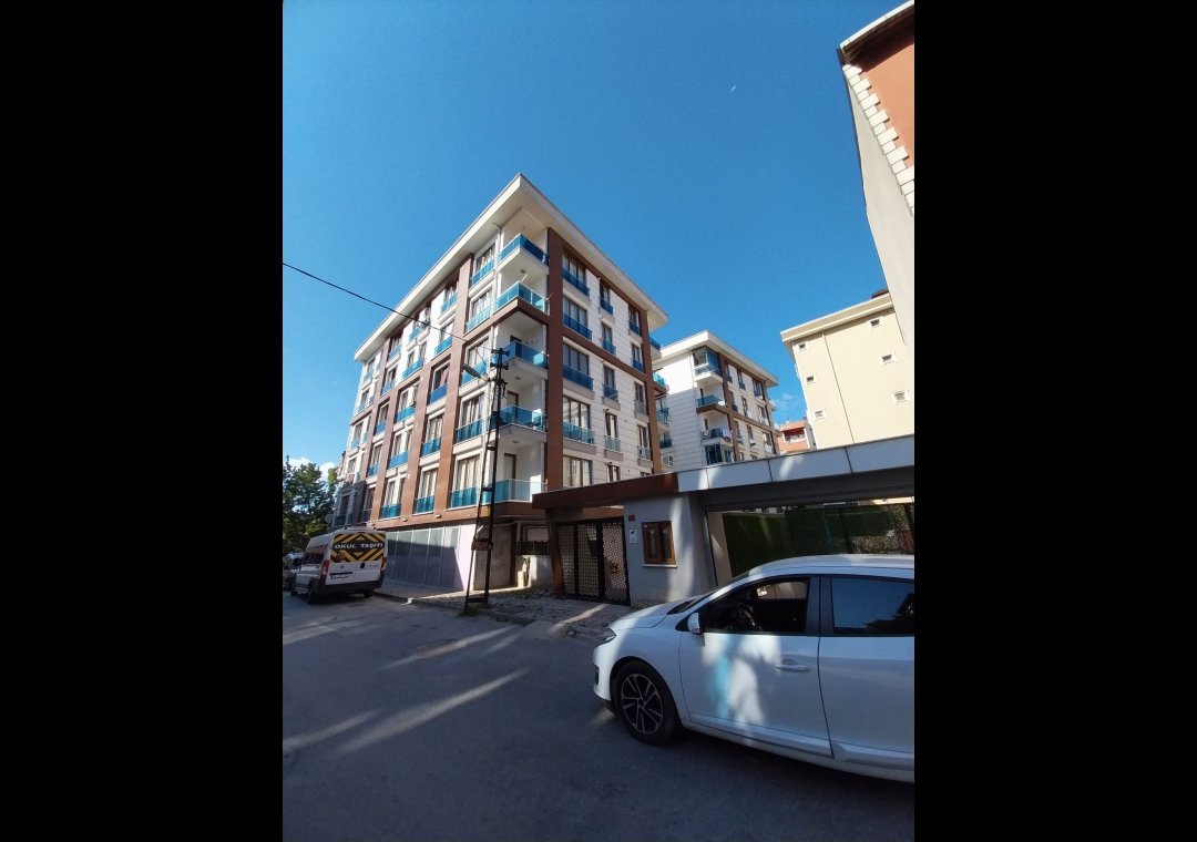 ÇEKMEKÖY CUMHURİYET MAHALLESİNDE SATILIK 2+1 DAİRE
