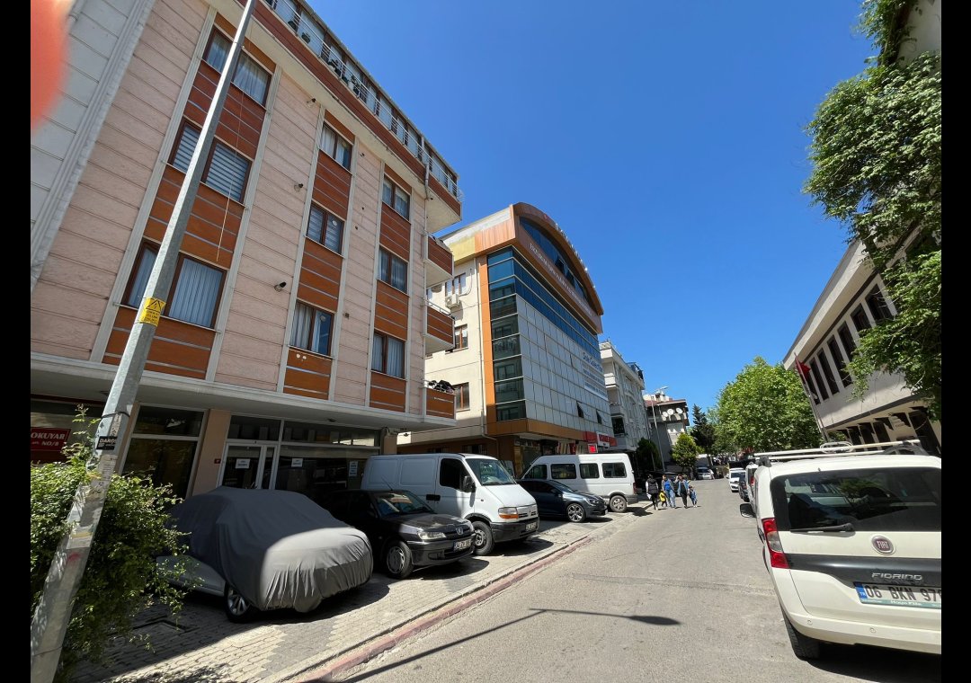 SANCAKTEPE FATİH MAH MERKEZİ KONUMDA ASANSÖRLÜ 2+1 ARAKAT DAİRE